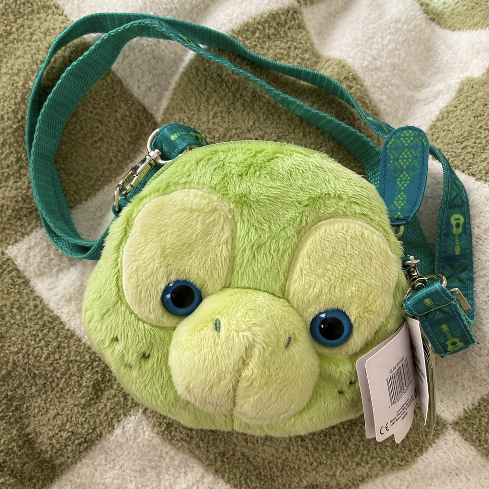 OLU Disney Aulani passholder bag NEW WITH TAGS